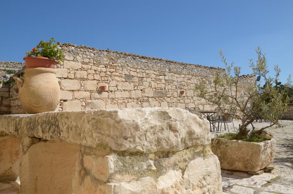 Casina Di Grotta Di Ferro Guest House Santa Croce Camerina Eksteriør bilde