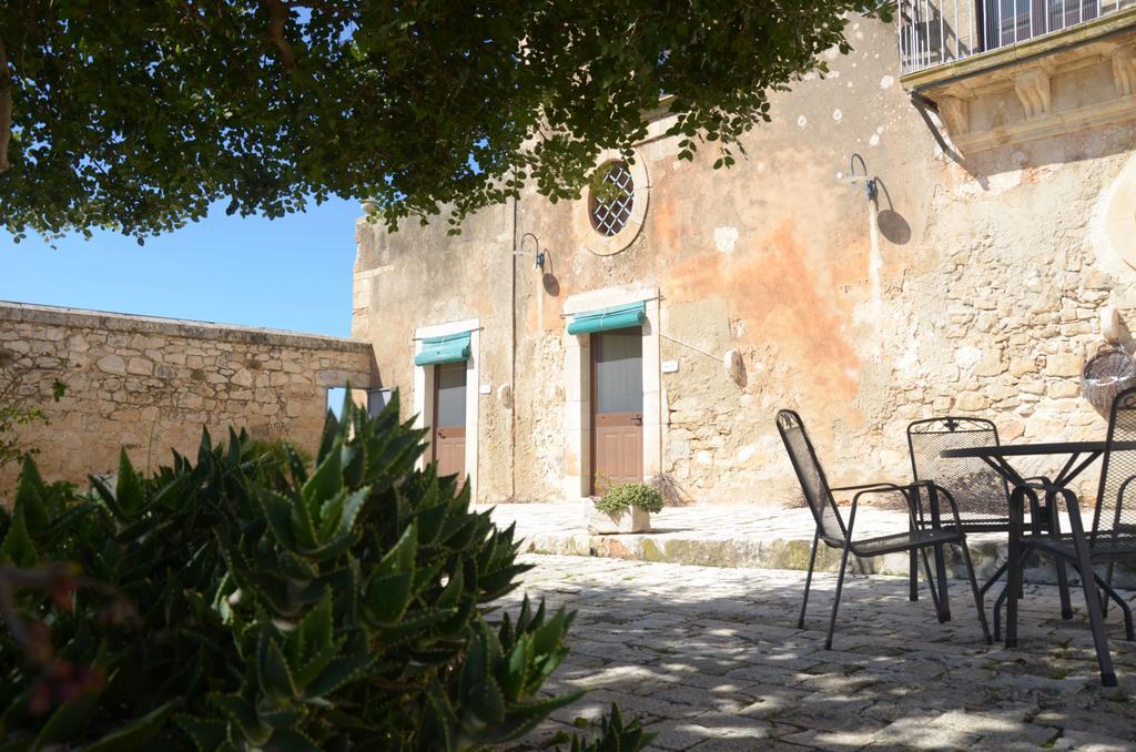 Casina Di Grotta Di Ferro Guest House Santa Croce Camerina Eksteriør bilde